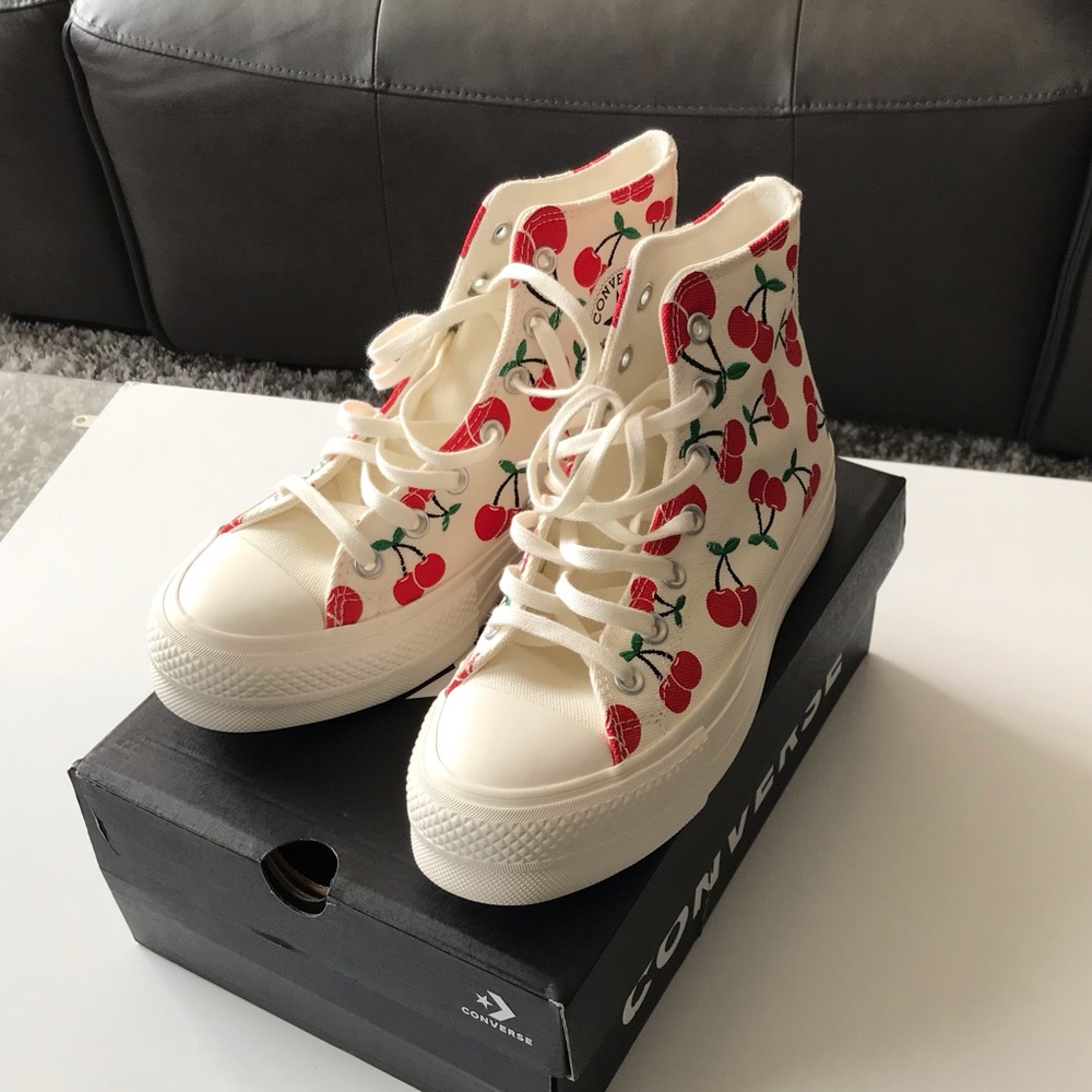 Cherry Chuck Taylor Converse - Picture 2 of 3